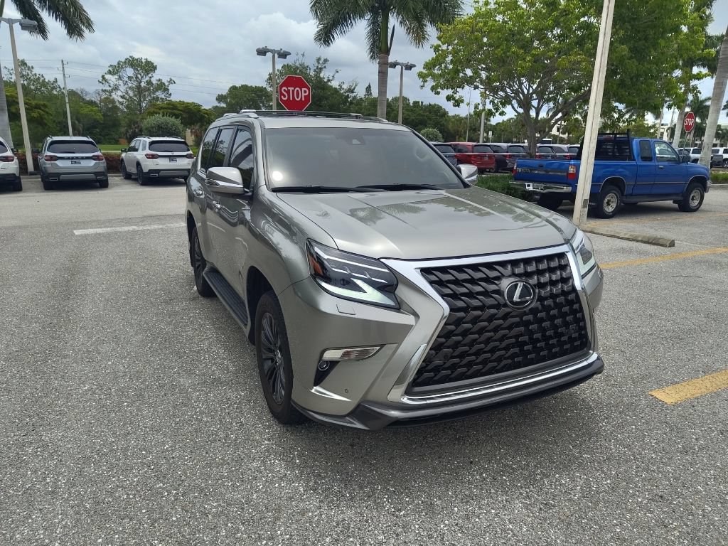 Used 2023 Lexus GX 460 Premium w/ Accessory Package AWD/4WD image 4