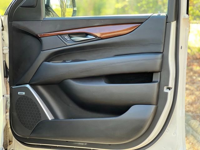 Used 2016 Cadillac Escalade Luxury AWD/4WD image 21