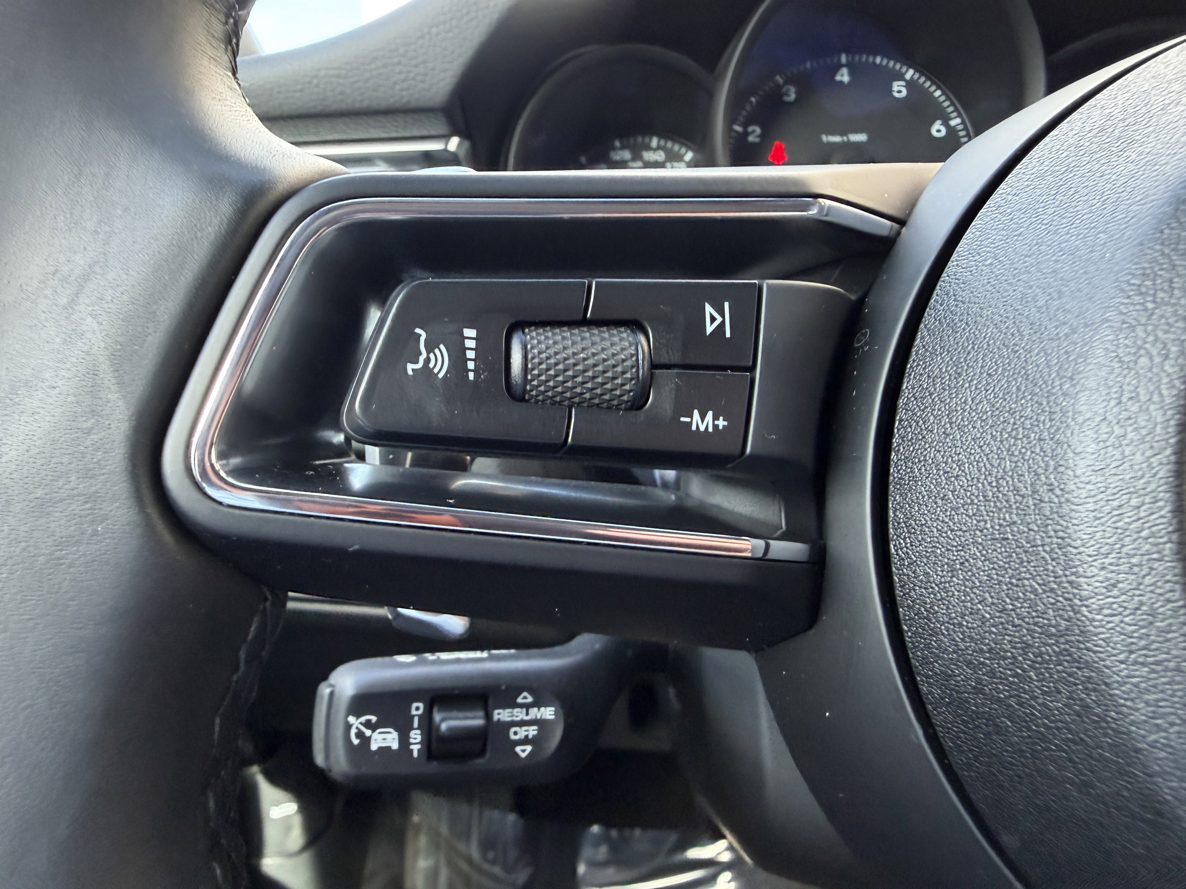 Certified 2025 Porsche Macan image 35