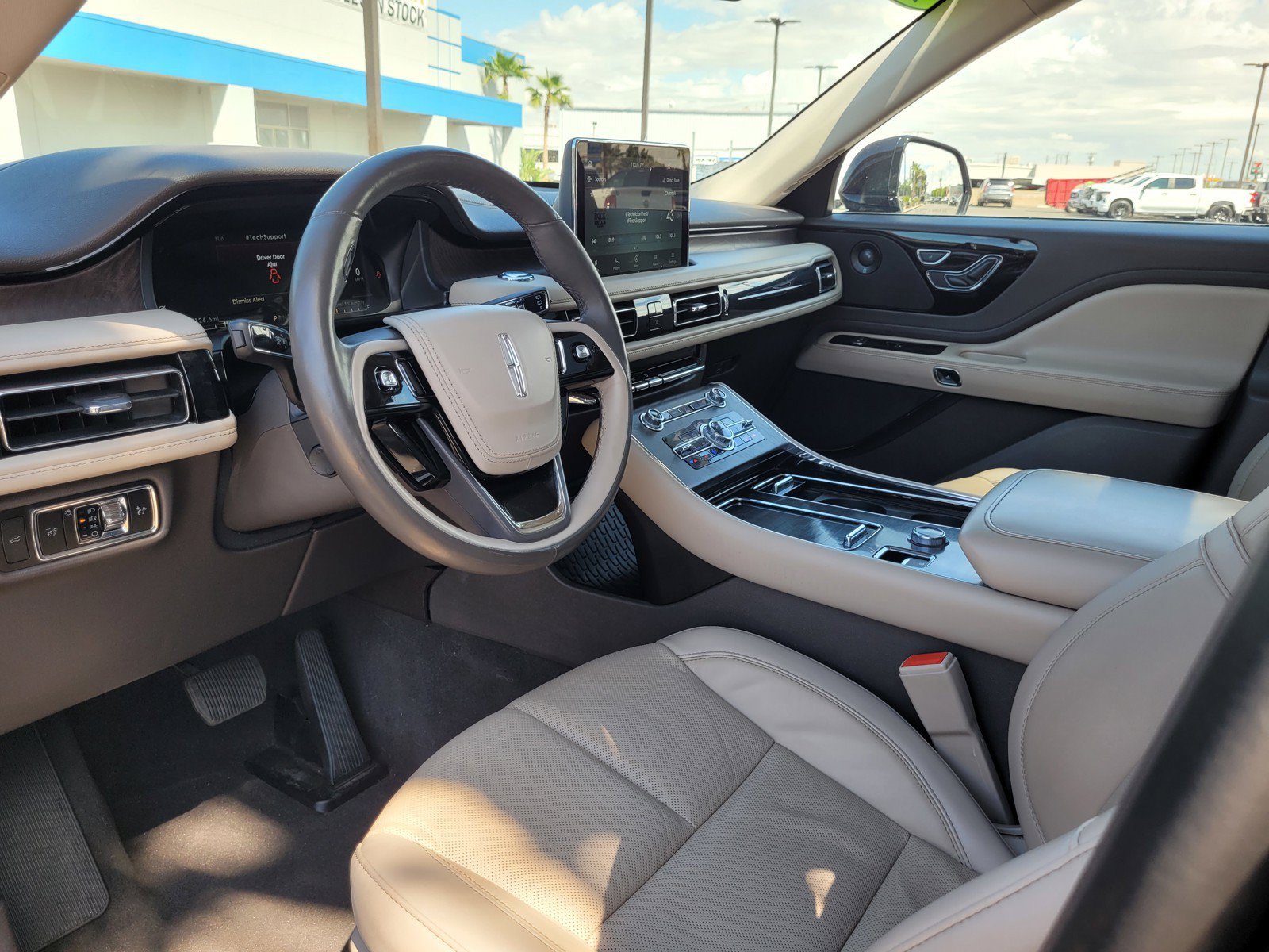 Used 2023 Lincoln Aviator Reserve w/ Equipment Group 201A RWD image 10