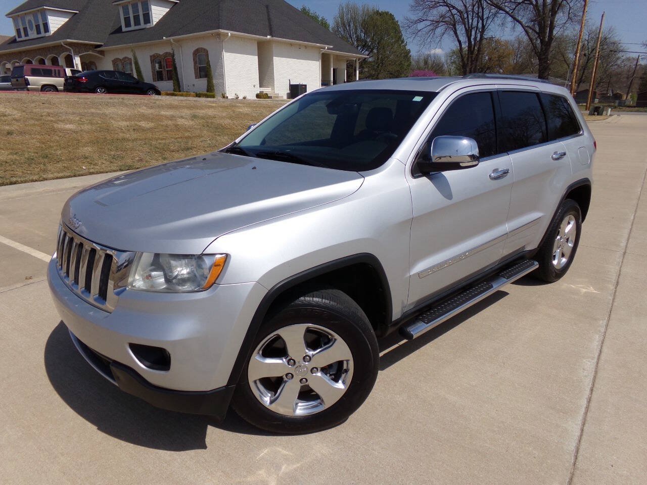 Used 2011 Jeep Grand Cherokee Limited RWD image 3