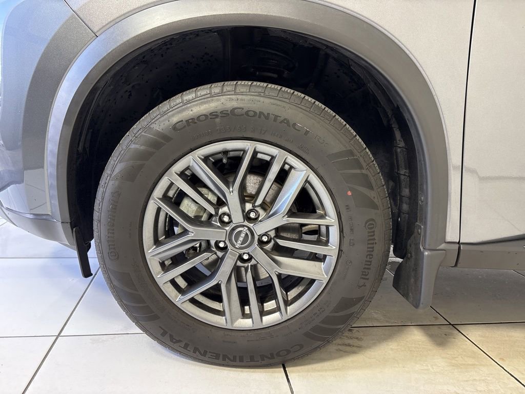 Used 2023 Nissan Rogue S image 9