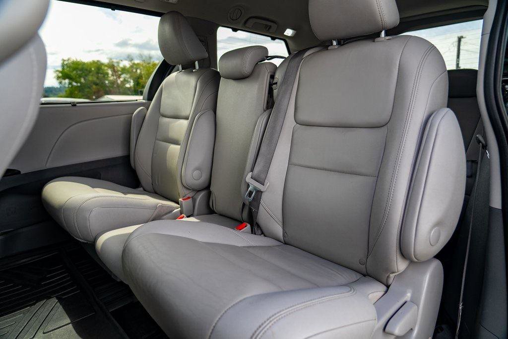 Used 2020 Toyota Sienna XLE FWD image 23