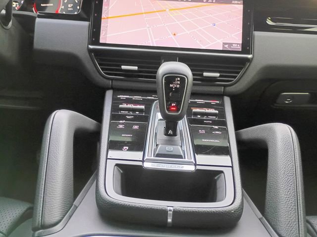 Used 2020 Porsche Cayenne image 38