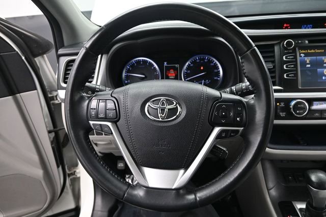 Used 2018 Toyota Highlander XLE AWD/4WD image 12