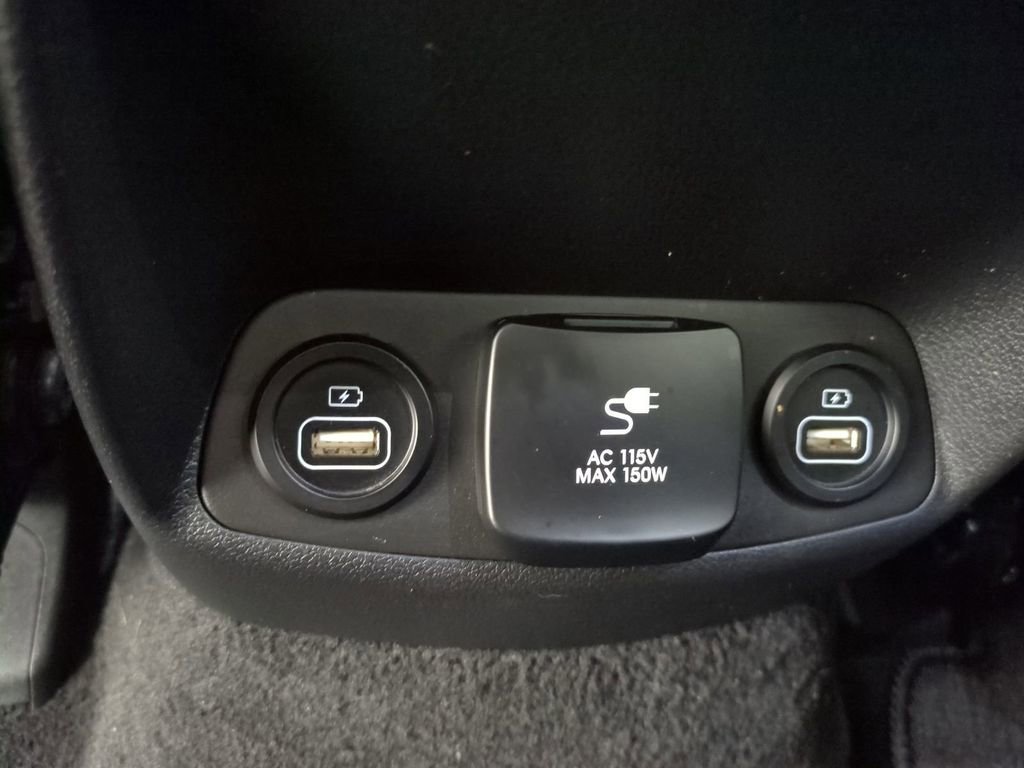 Certified 2023 Hyundai Santa Fe Limited image 17