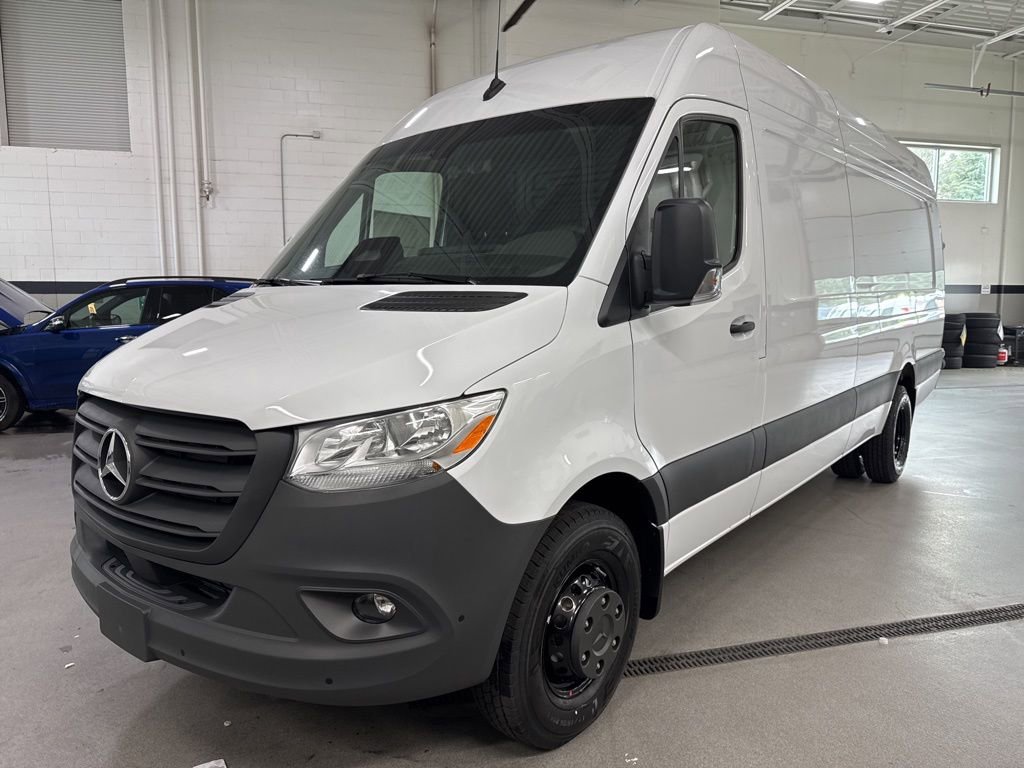 New 2025 Mercedes-Benz Sprinter 4500 image 1
