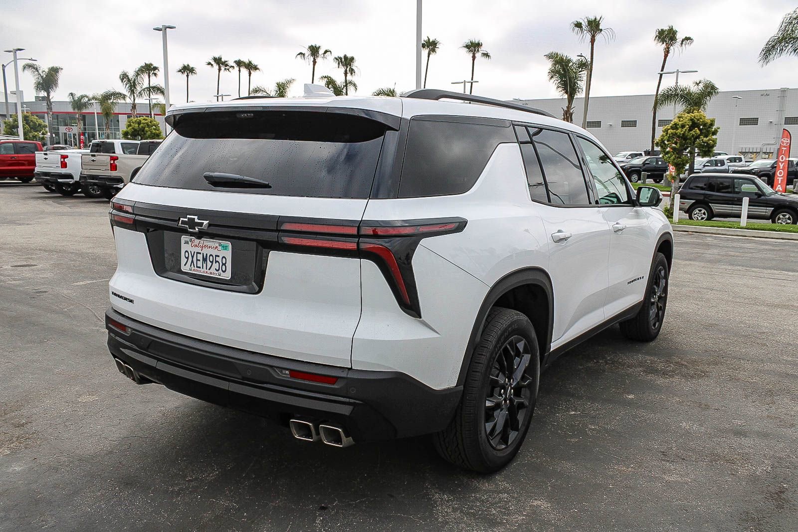 Used 2026 Chevrolet Traverse LT w/ Midnight/Sport Edition FWD image 9