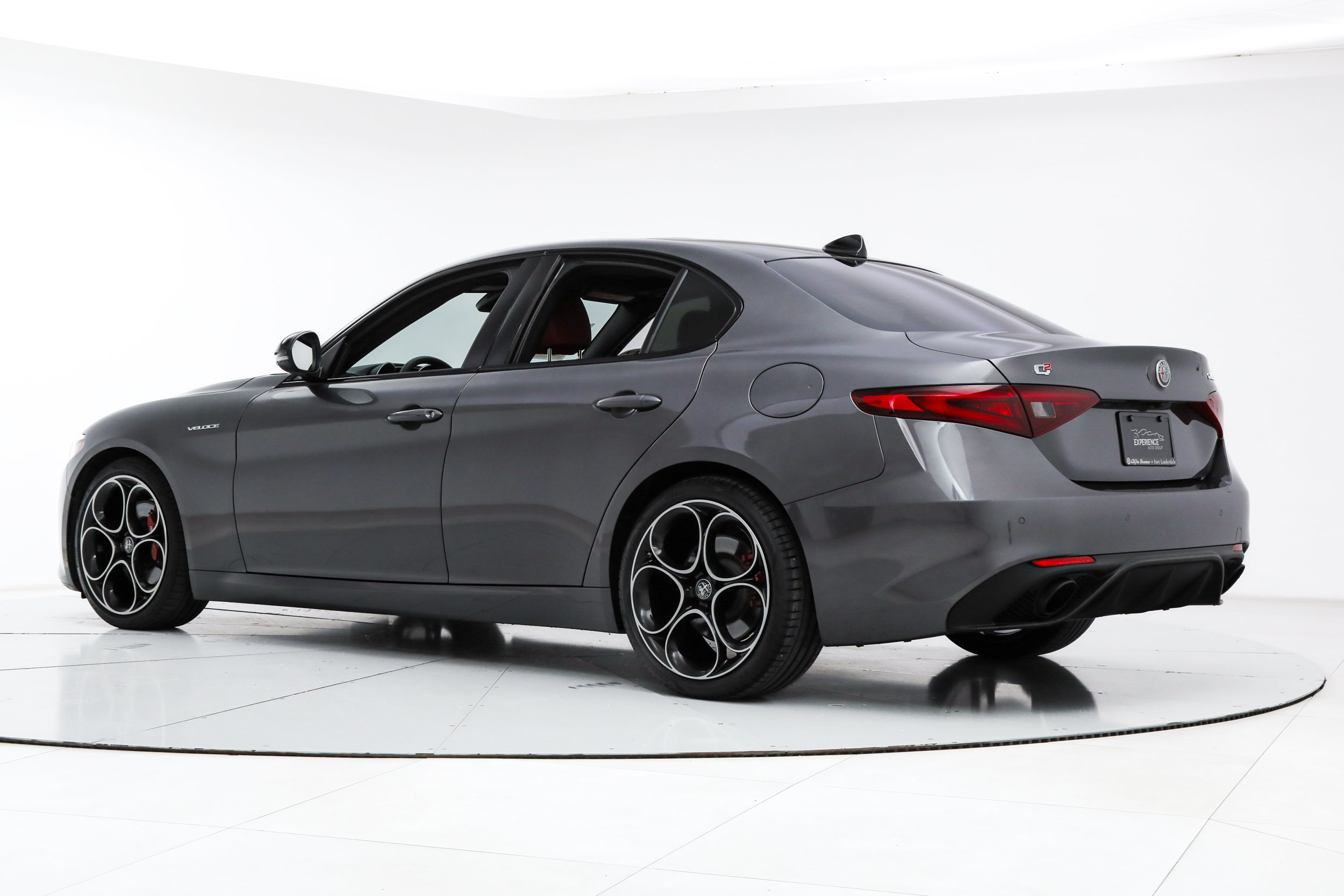 Used 2023 Alfa Romeo Giulia Veloce RWD image 3