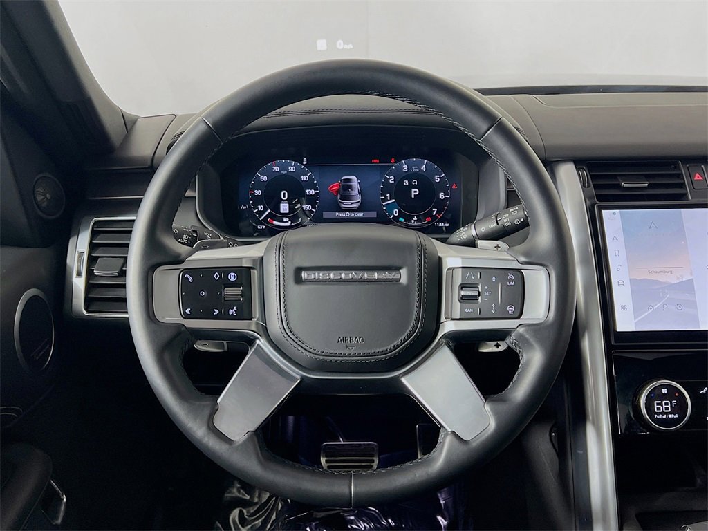 Used 2025 Land Rover Discovery Metropolitan Edition image 11