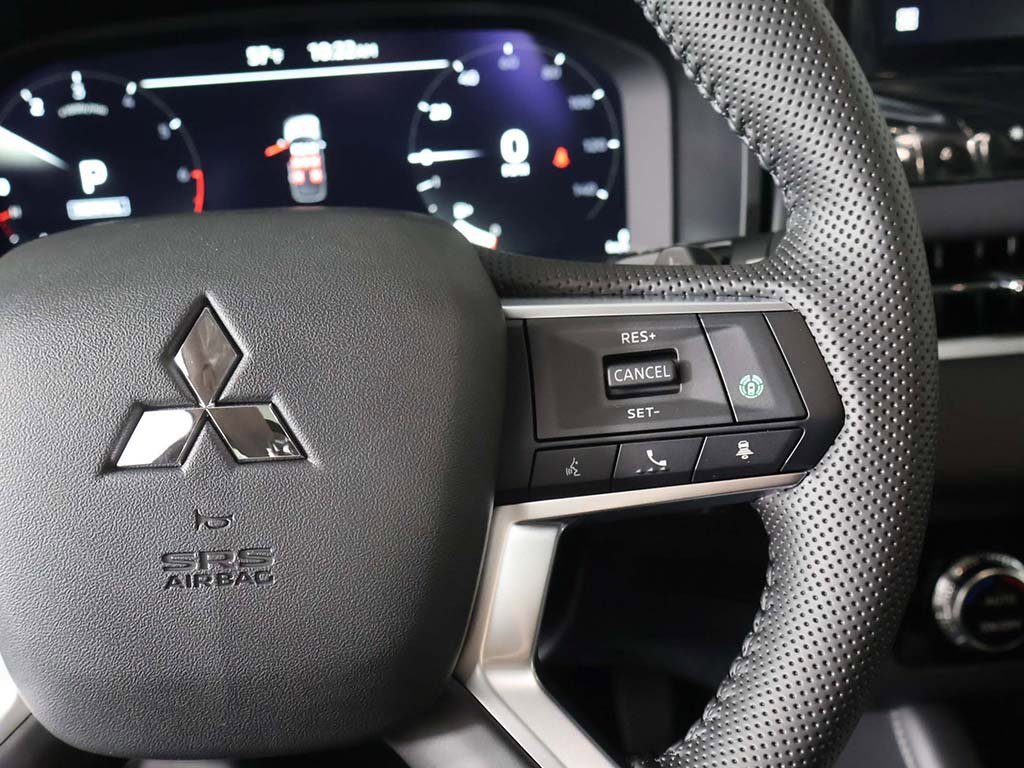 New 2025 Mitsubishi Outlander SE image 47