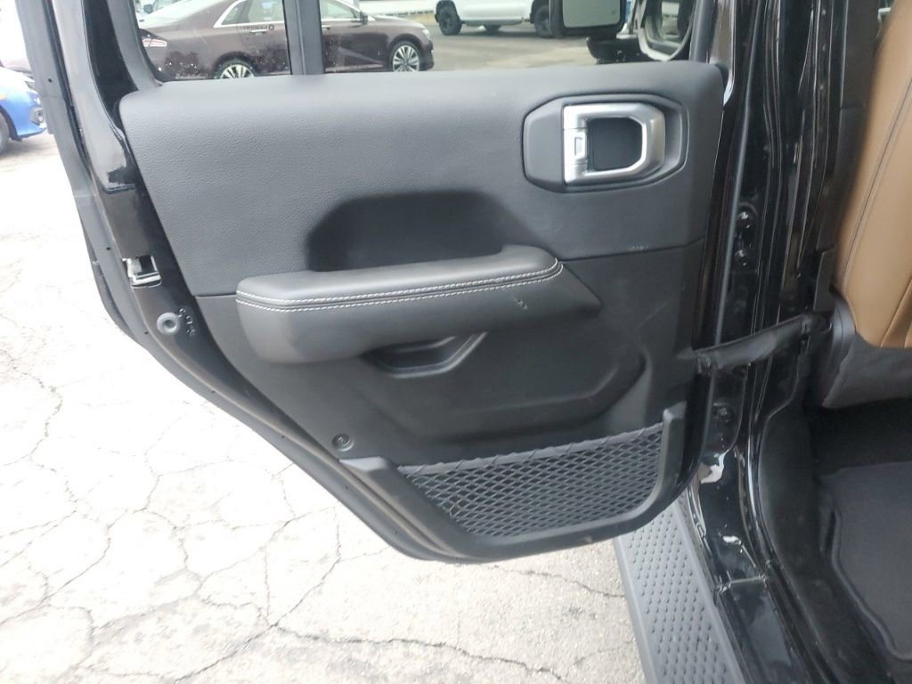 Used 2023 Jeep Wrangler Unlimited Sahara w/ Safety Group image 27