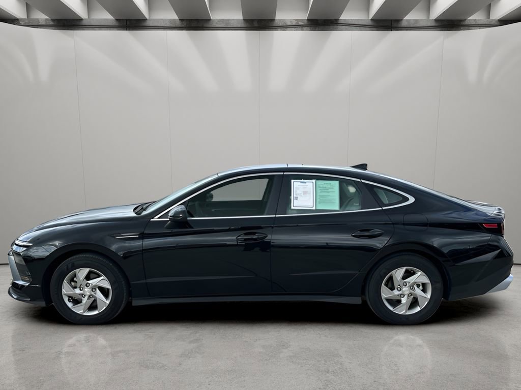 Used 2025 Hyundai Sonata SE image 2