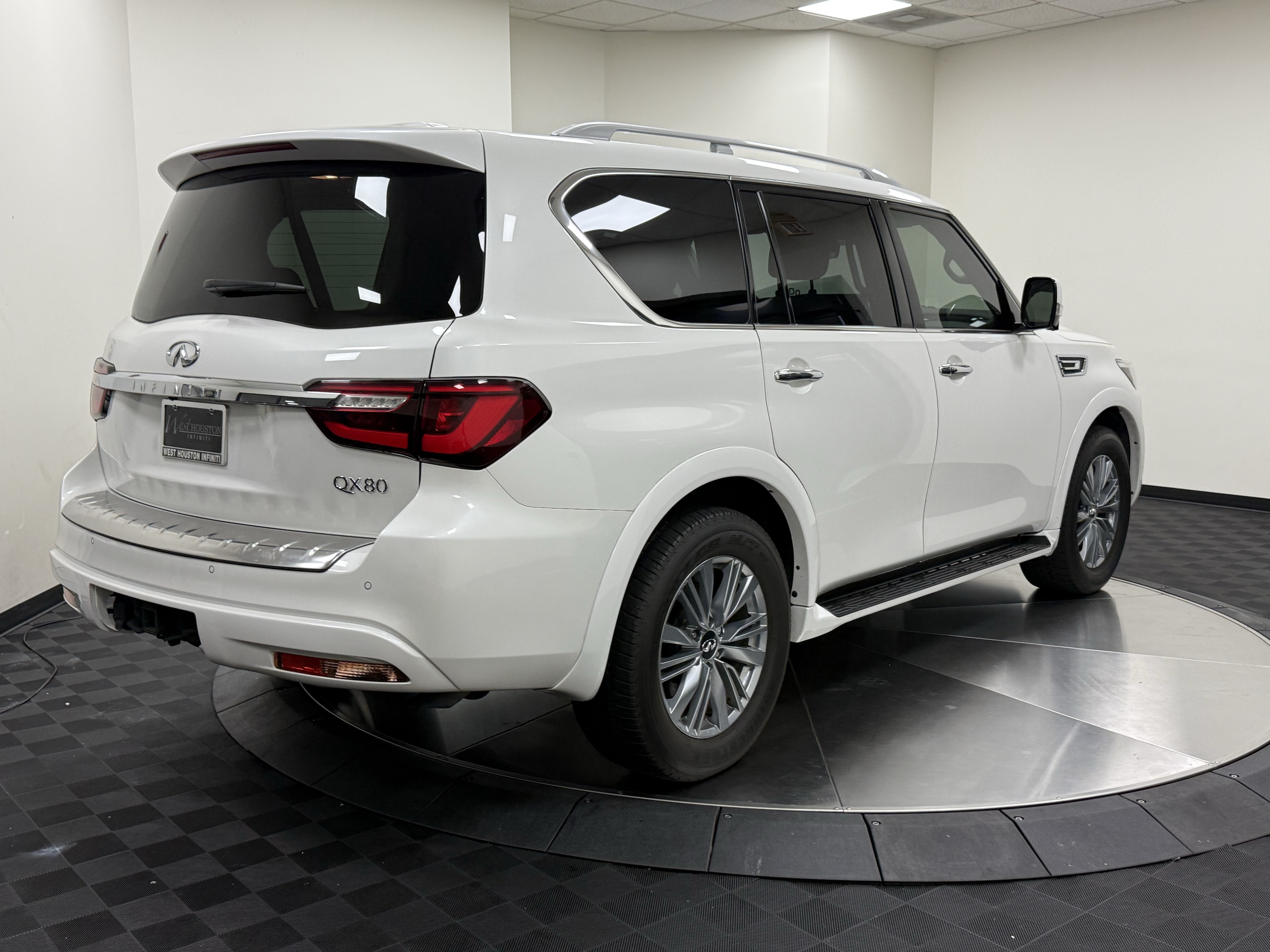Certified 2023 INFINITI QX80 Luxe w/ Cargo Package RWD image 7