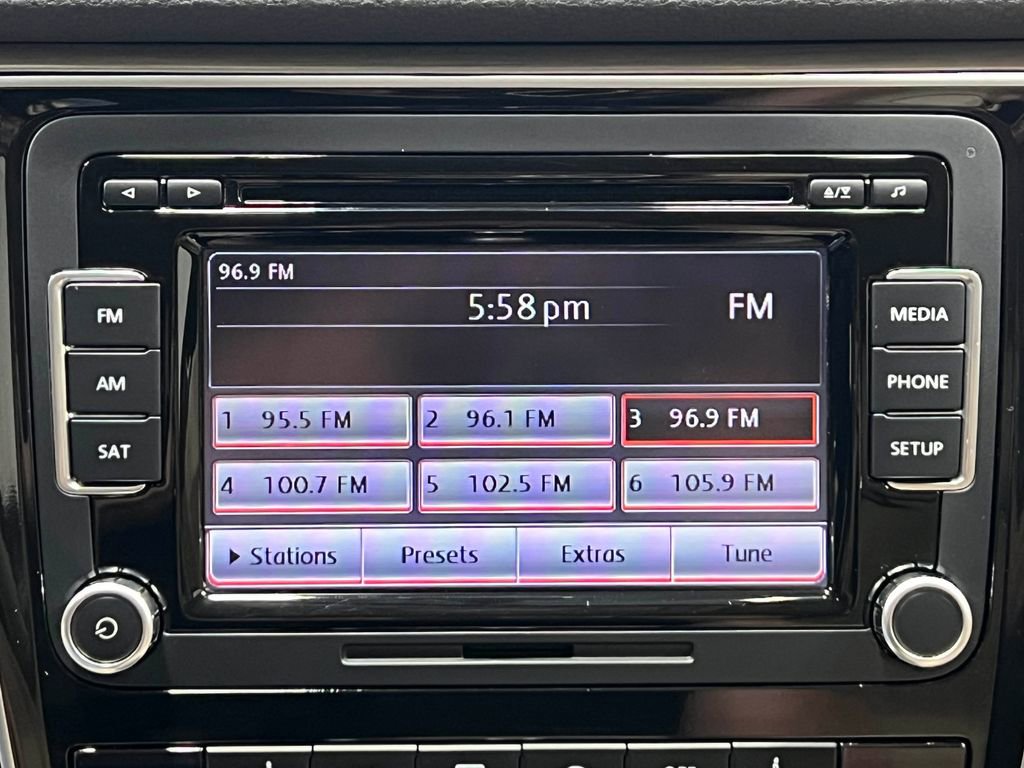 Used 2015 Volkswagen Passat TDI SE image 23