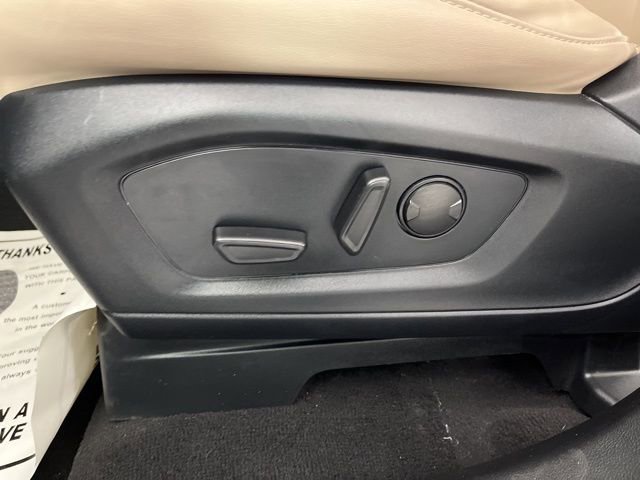 Used 2024 Ford Explorer XLT w/ Equipment Group 202A RWD image 33