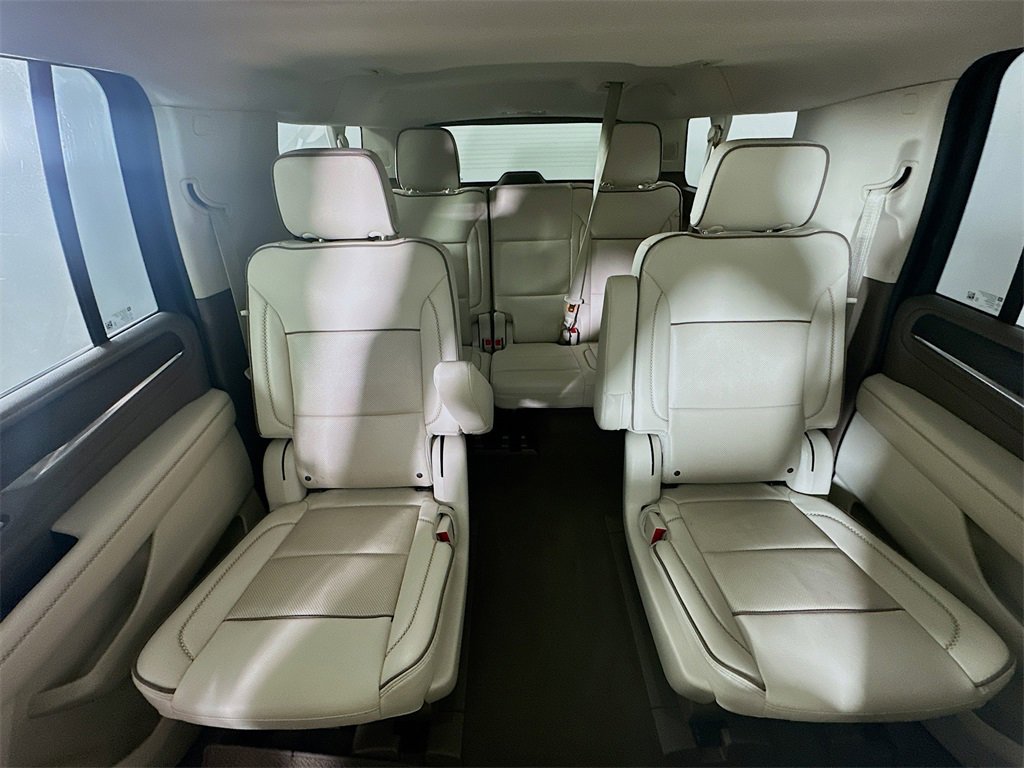 Used 2023 GMC Yukon XL Denali image 13