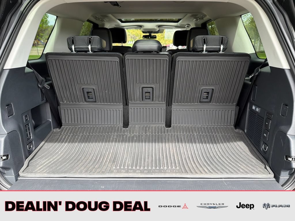 Used 2025 Ford Expedition Platinum w/ Driver's Package AWD/4WD image 14