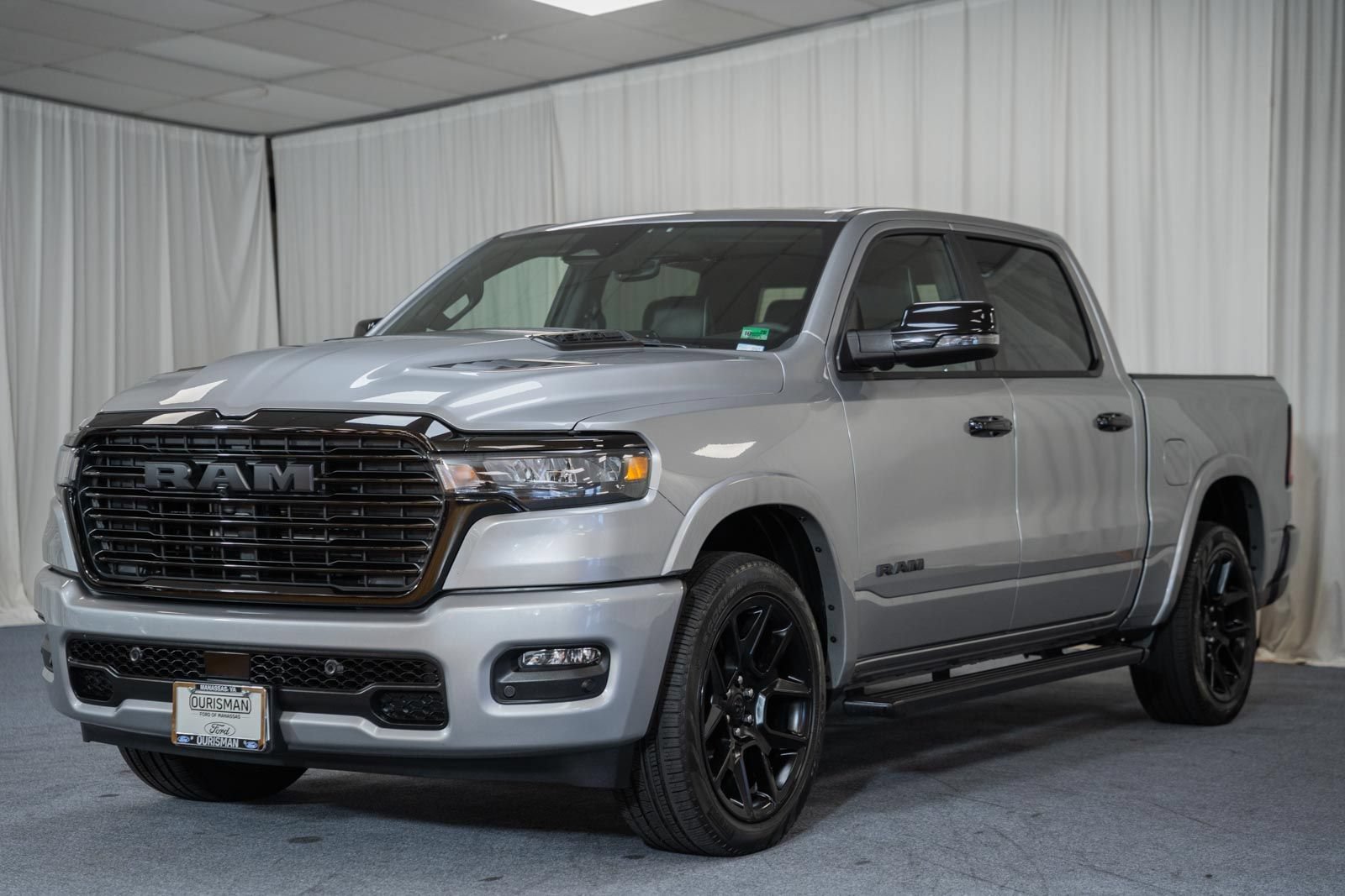 Used 2025 RAM 1500 Laramie w/ Night Edition AWD/4WD image 3