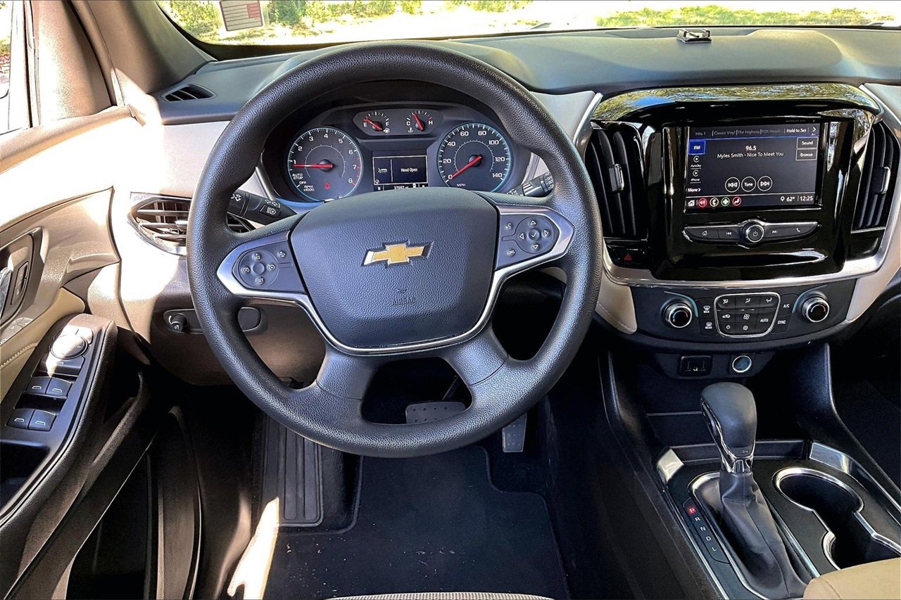 Used 2023 Chevrolet Traverse LS image 8