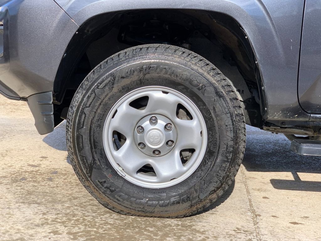 Used 2023 Toyota Tacoma SR image 33