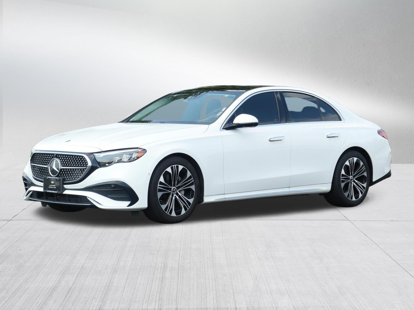 Used 2025 Mercedes-Benz E 350 4MATIC Sedan image 3