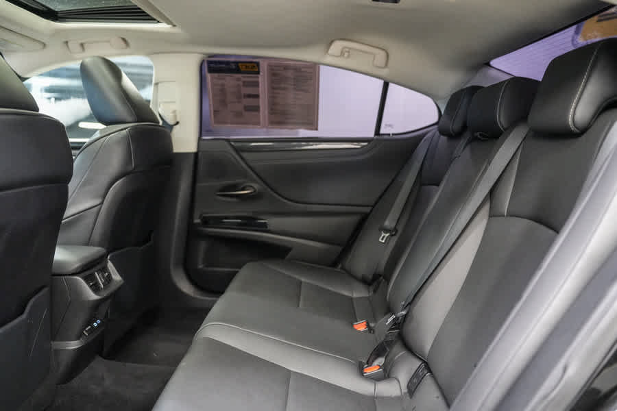 Used 2024 Lexus ES 350 w/ Accessory Package (Z2) FWD image 19