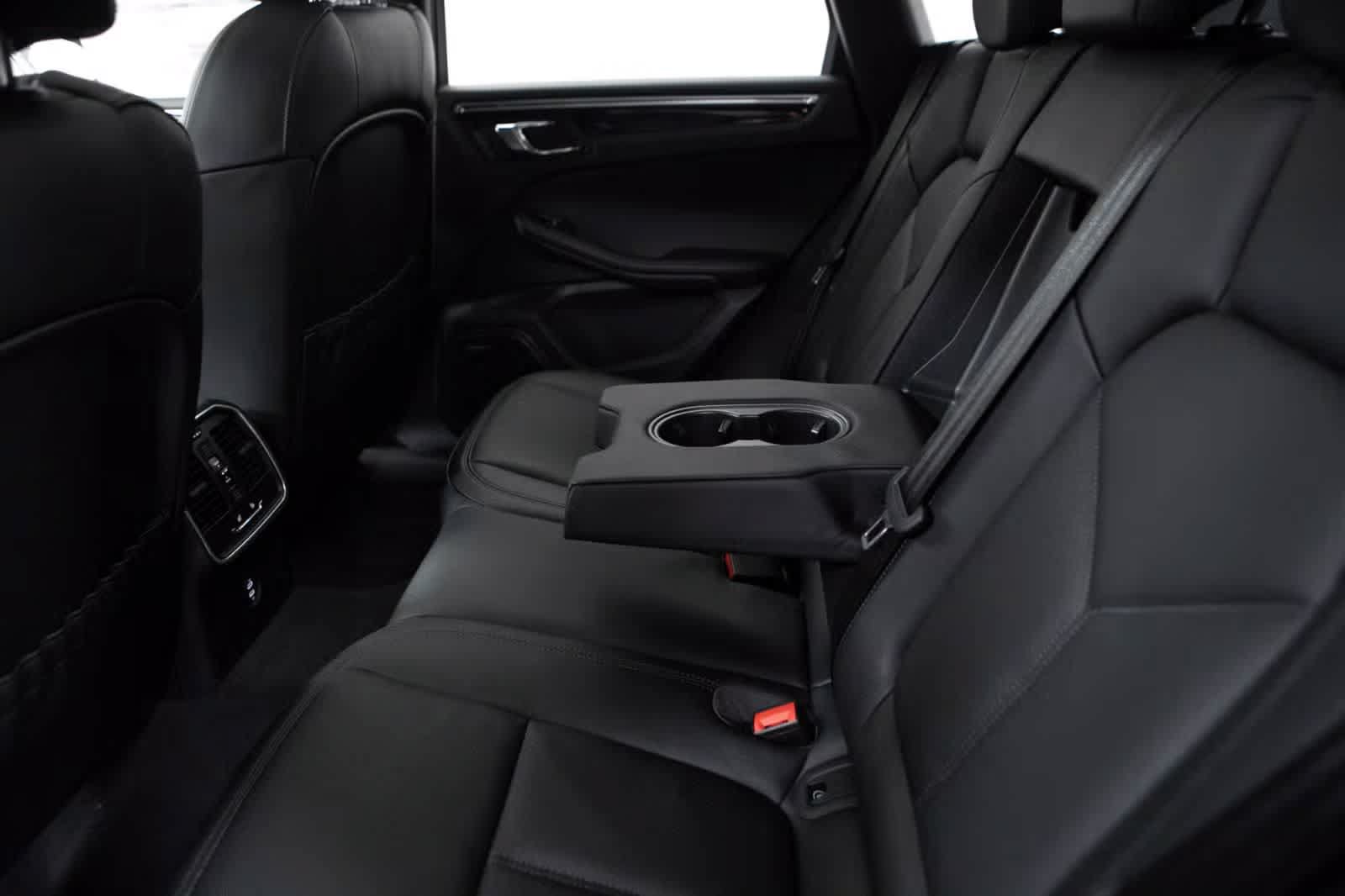 Certified 2026 Porsche Macan S AWD/4WD image 33