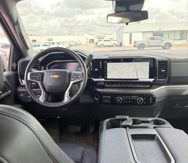 Used 2024 Chevrolet Silverado 1500 LT AWD/4WD image 2