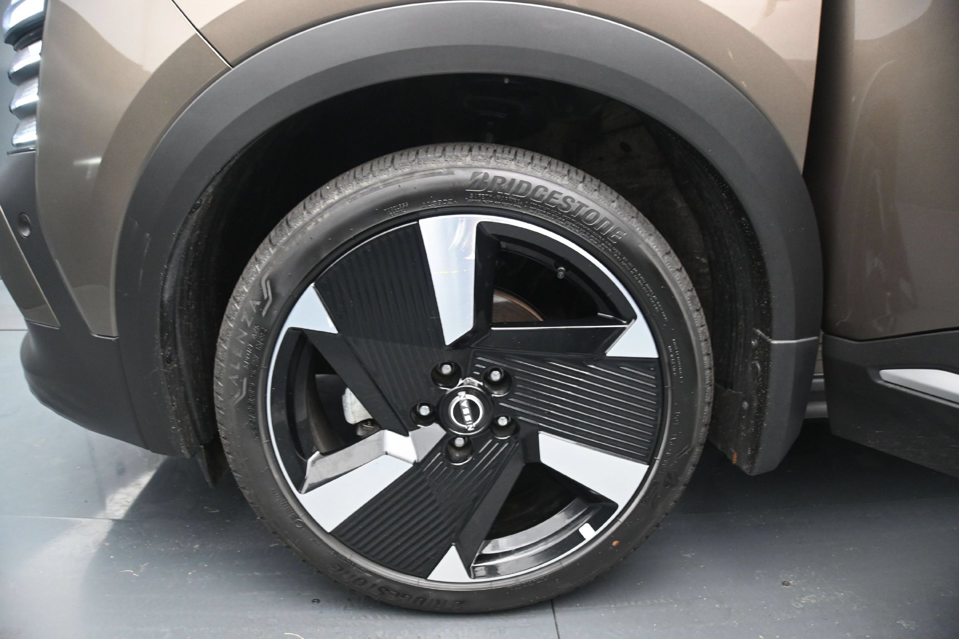 Used 2025 Nissan Kicks SR w/ SR Premium Package AWD/4WD image 25