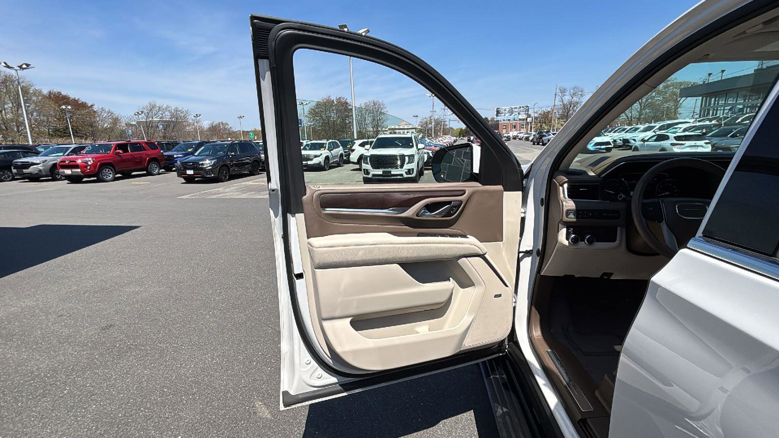 Used 2021 GMC Yukon Denali w/ Denali Ultimate Package AWD/4WD image 24