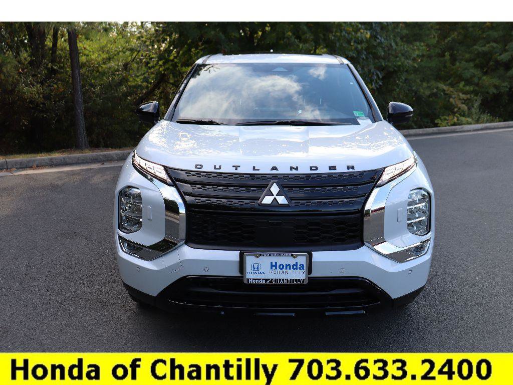 Used 2024 Mitsubishi Outlander SE Black Edition image 2