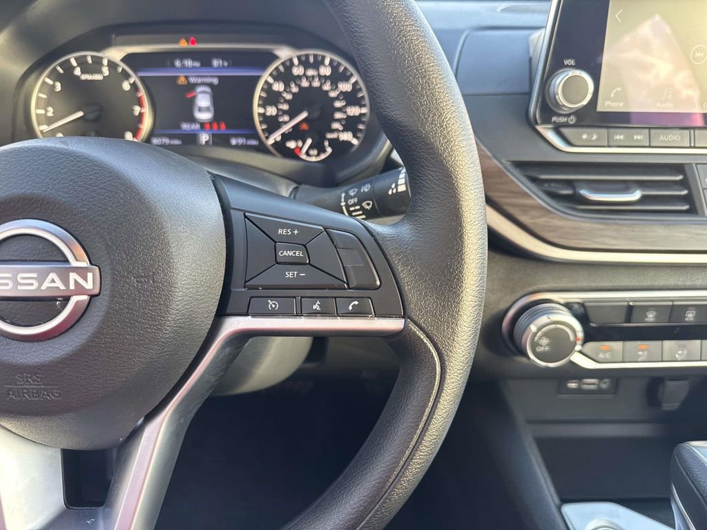 Used 2025 Nissan Altima 2.5 SV image 24