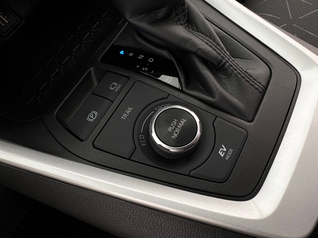 Used 2024 Toyota RAV4 XLE image 25