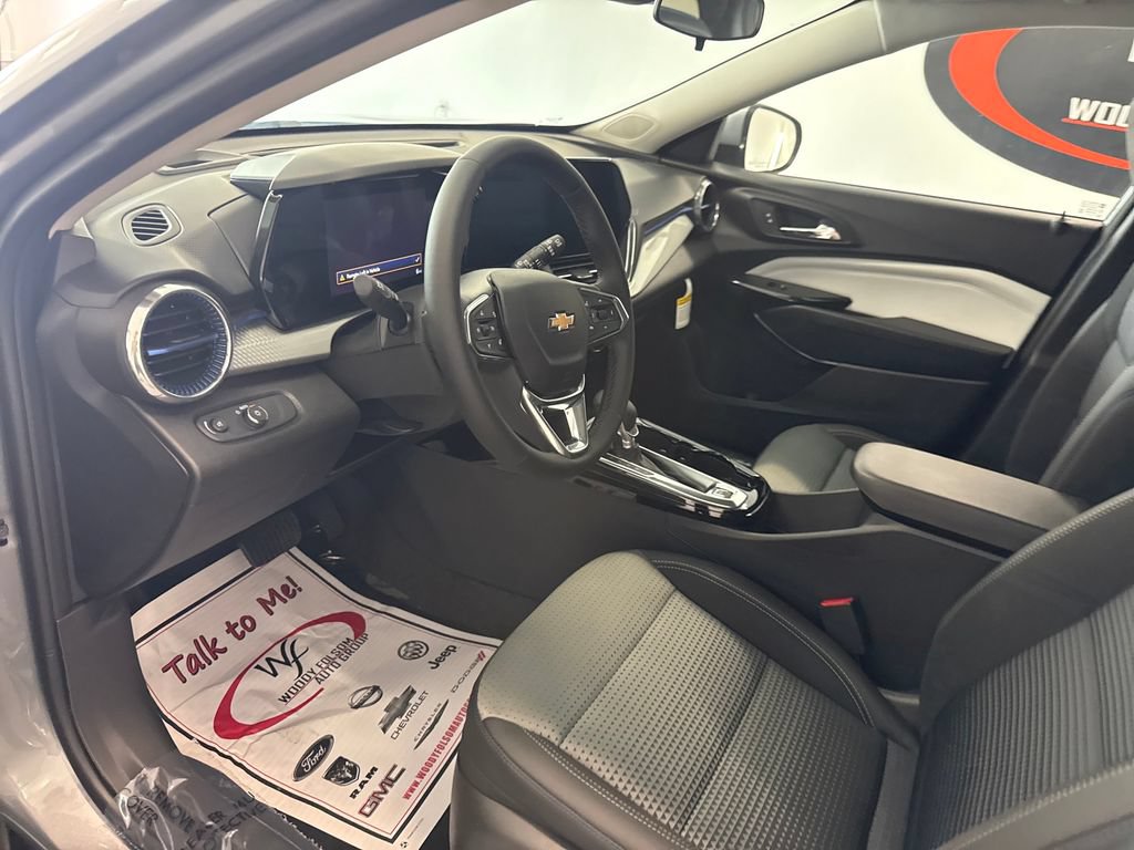 New 2026 Chevrolet Trax LT w/ LT Convenience Package FWD image 11