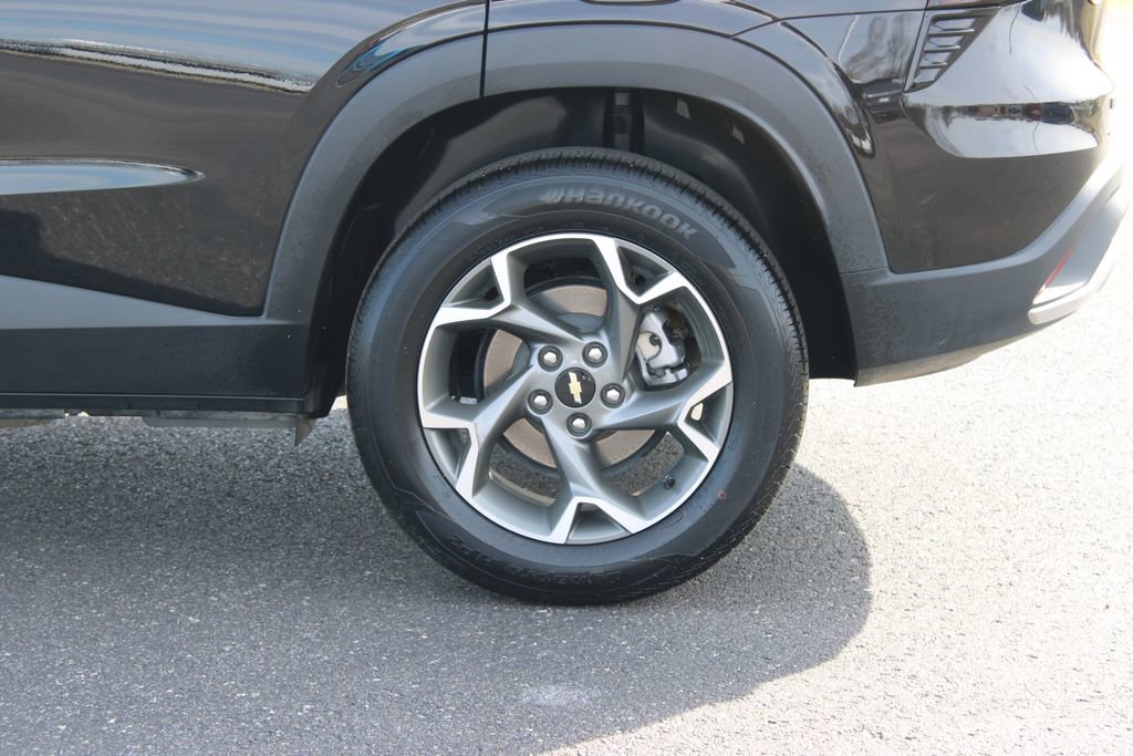 Used 2025 Chevrolet Trax LT image 16