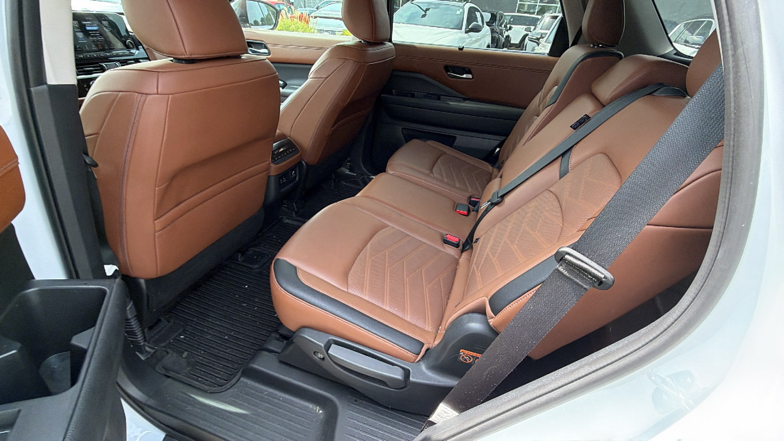 Used 2025 Nissan Pathfinder Platinum w/ Cargo Package FWD image 24