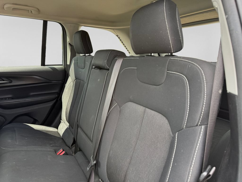 Used 2024 Jeep Grand Cherokee Laredo RWD image 38