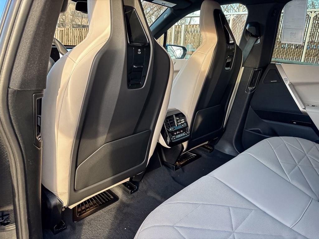 Used 2026 BMW iX xDrive60 image 30