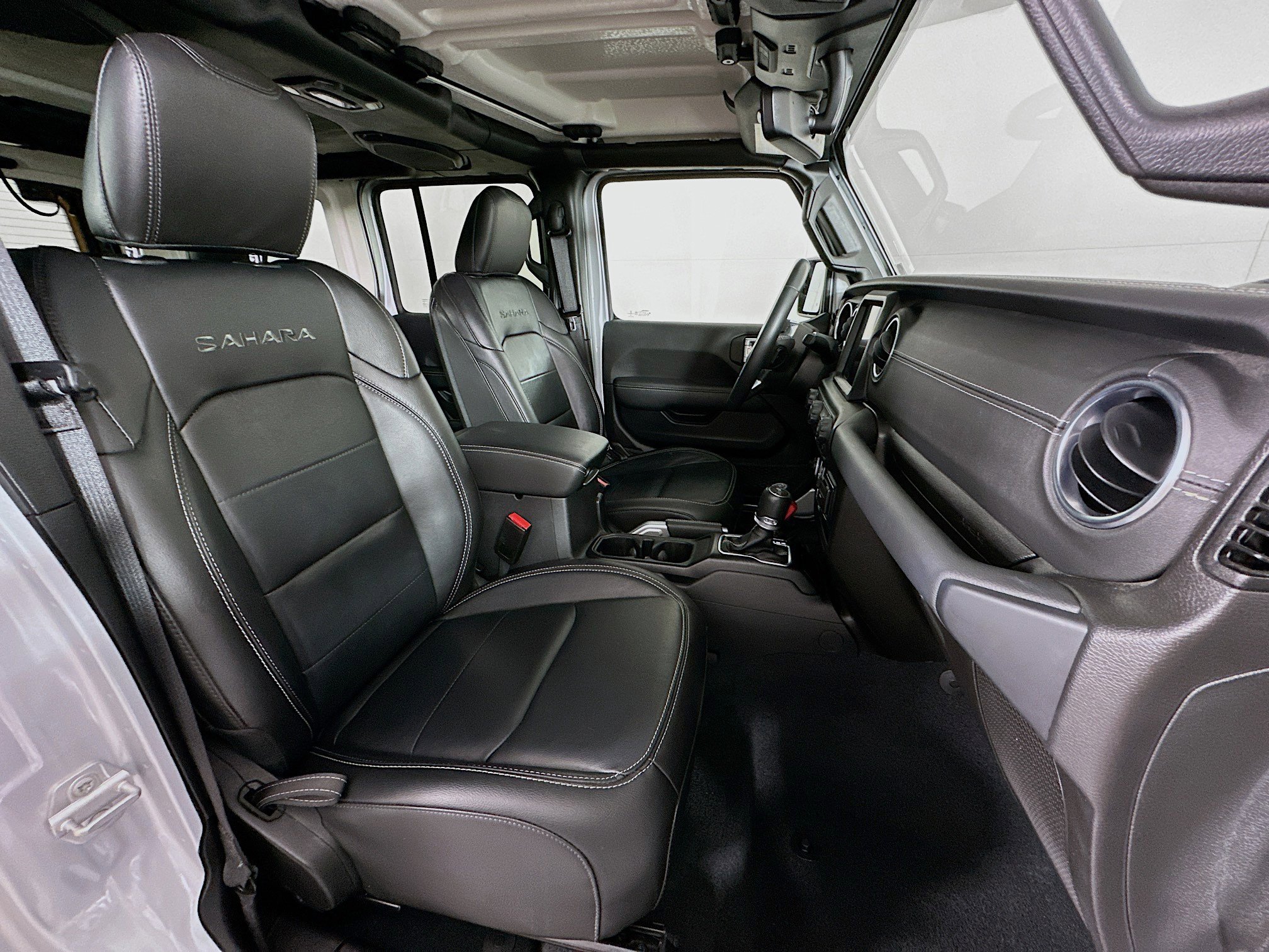 Used 2022 Jeep Wrangler Sahara image 29