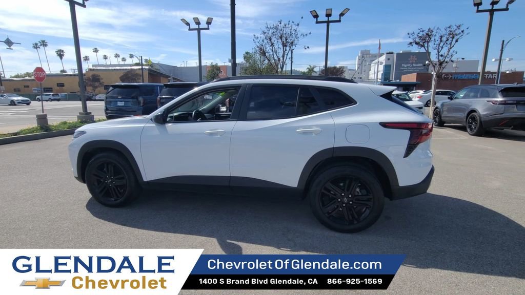 Used 2024 Chevrolet Trax ACTIV w/ Sunroof Package image 6