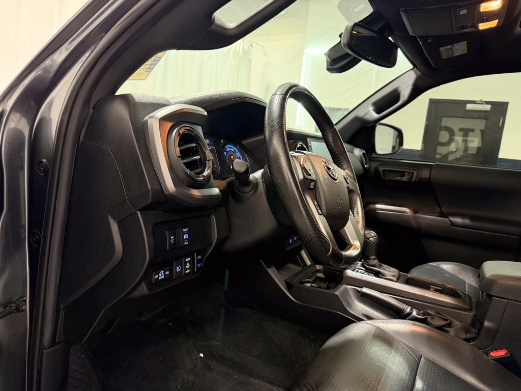 Used 2021 Toyota Tacoma TRD Sport w/ TRD Premium Sport Package AWD/4WD image 15