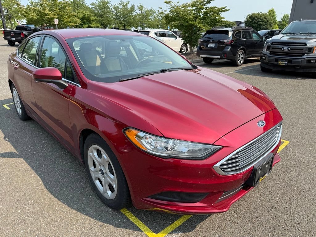 Used 2018 Ford Fusion SE FWD image 1