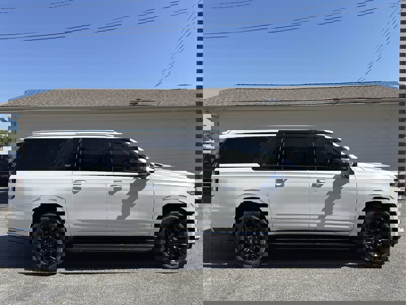 Used 2023 Cadillac Escalade ESV Premium Luxury image 1