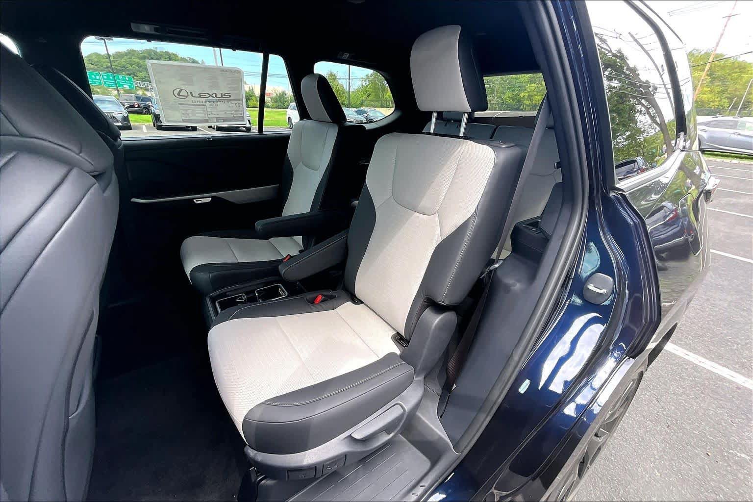New 2026 Lexus TX 500h AWD image 10