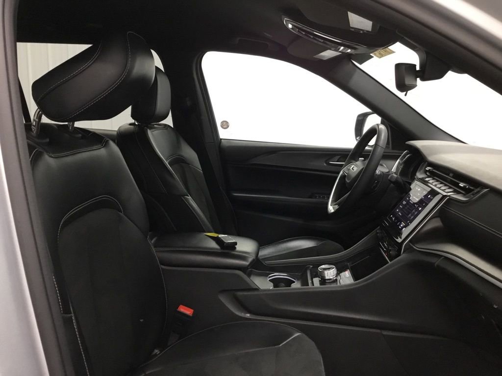 Used 2024 Jeep Grand Cherokee L Laredo image 44