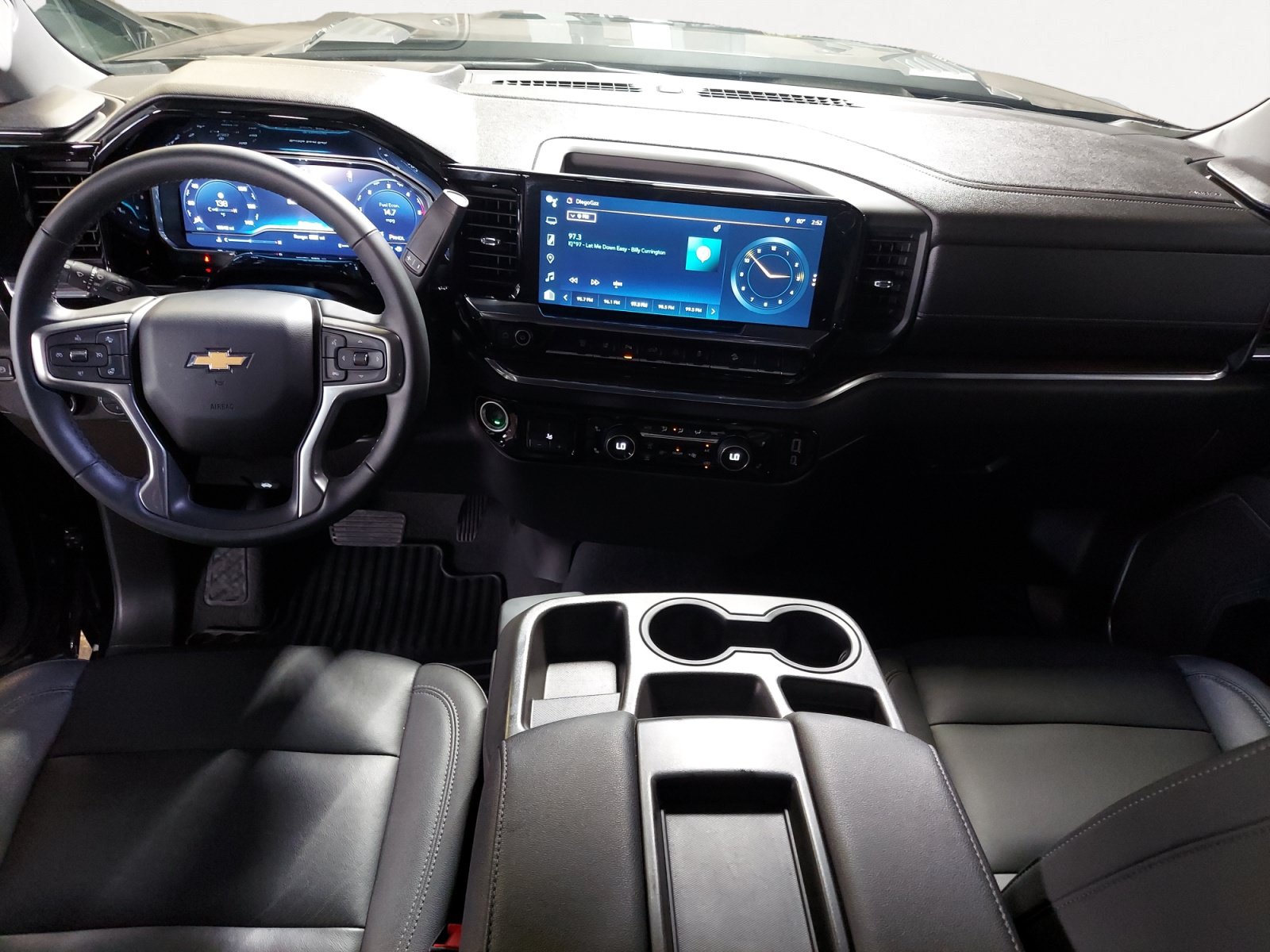 Used 2024 Chevrolet Silverado 2500 LT w/ Texas Edition AWD/4WD image 3