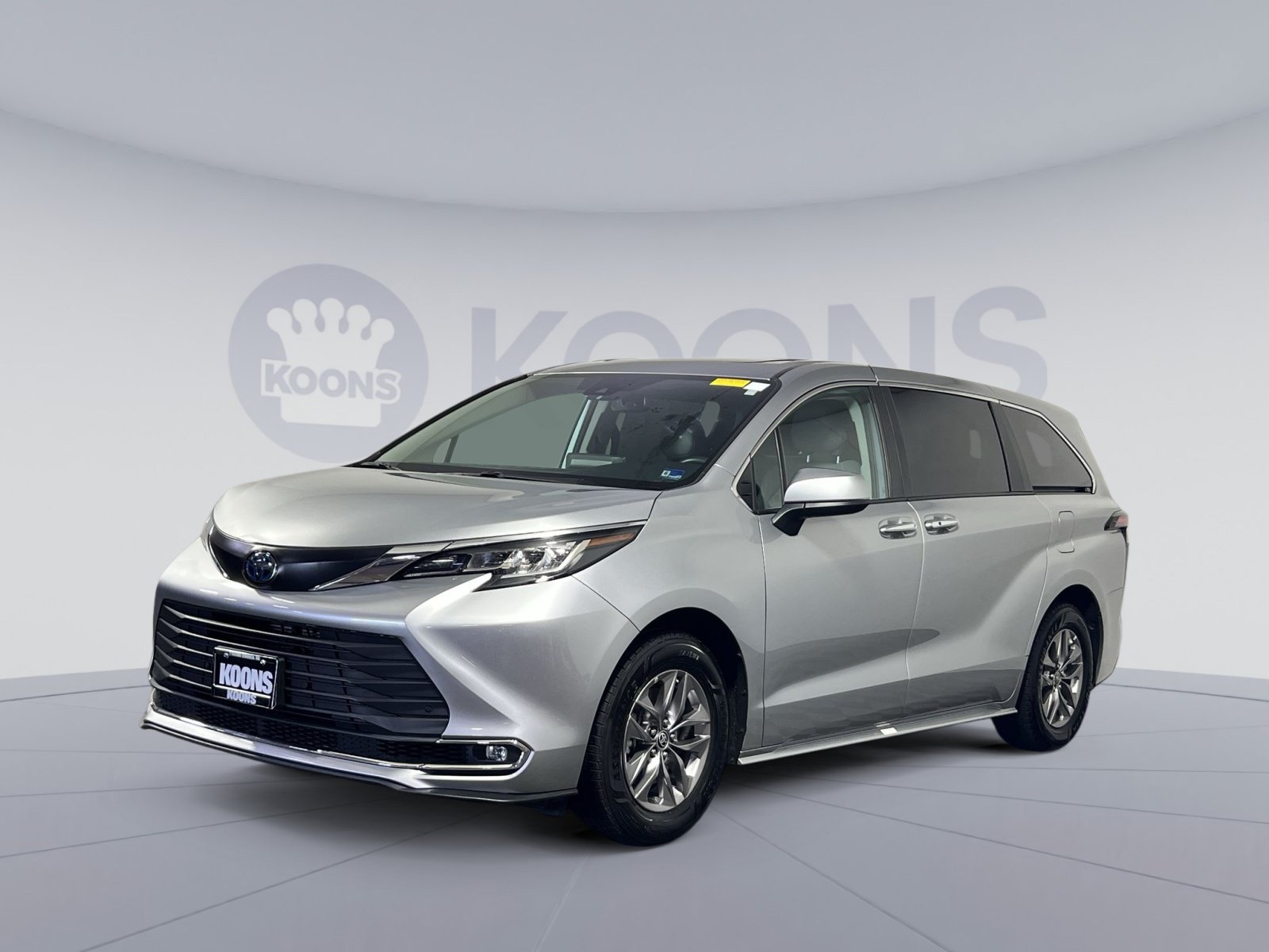 Used 2023 Toyota Sienna XLE AWD/4WD image 1
