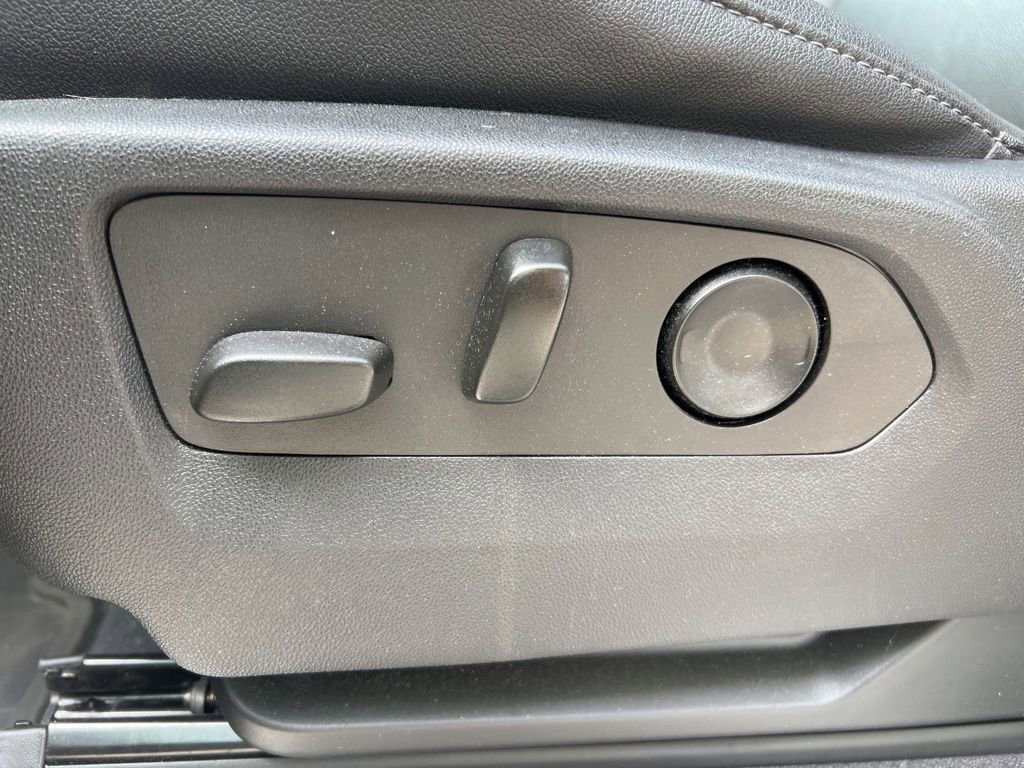 Used 2022 Chevrolet Tahoe Z71 w/ Z71 Off-Road Package image 19