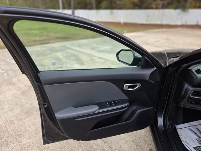 Used 2025 Kia K4 LXS image 23